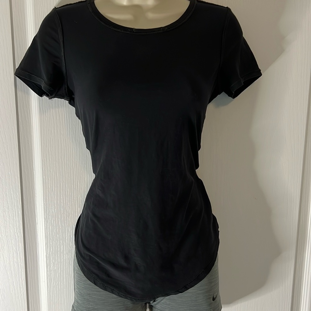 LULULEMON SHORT SLEEVE CREW NECK T-SHIRT. COMFY & CAUSAL FOR WORKOUT OR LIFE 🤗